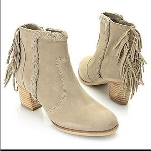NWOT---Beautiful suede Matisse Lucinda booties